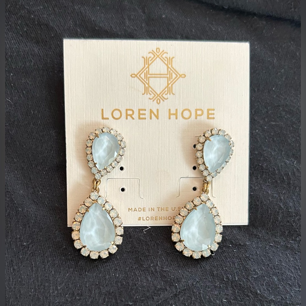 GORGEOUS, Like New Loren Hope Abba Crystal Light Blue Drop Earrings
